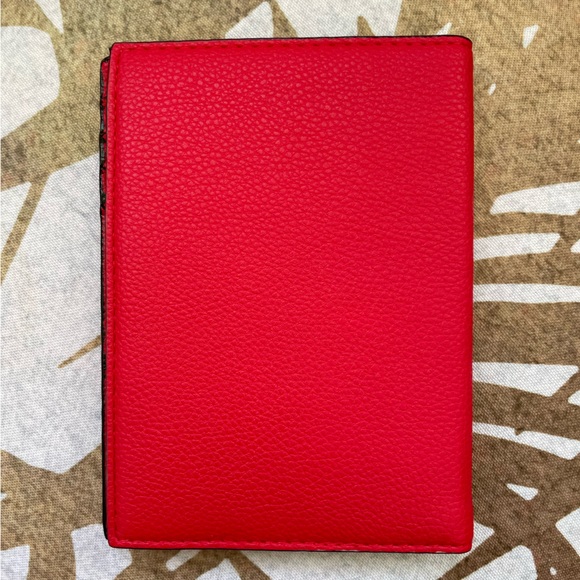 PINK VICTORIA’S SECRET GOLD STUDDED PASSPORT ID HOLDER 💋 - Picture 5 of 7